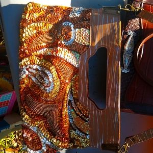 Small sequined night bag.